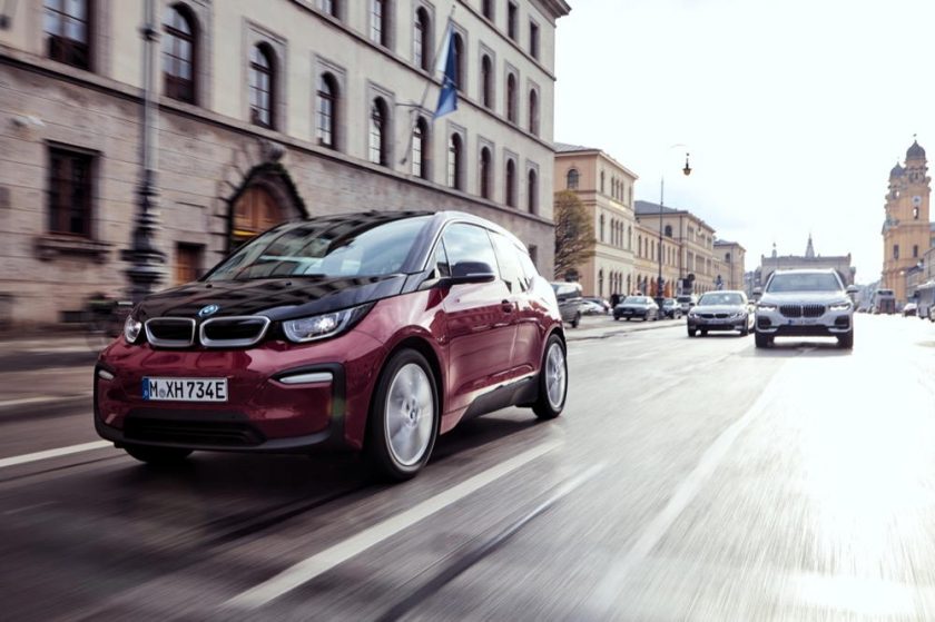 وعدت وسلمت: نصف مليون سيارة كهربائية من BMW تجوب طرقات العالم