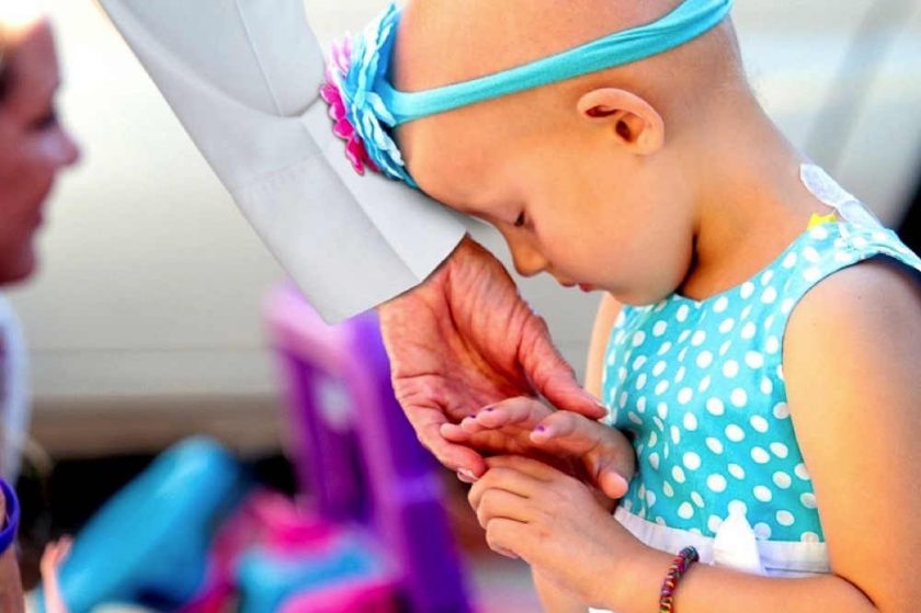 نصف مليون درهم من بنك دبي الإسلامي لدعم حملة أصدقاء مرضى السرطان