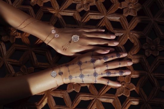 أصالة الفنّ العربي التقليدي تتجسّد في قطع مجوهرات خلابة