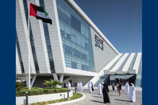 (ايدج) ترفع علم الإمارات عالياً فوق مقرها الرئيسي الجديد