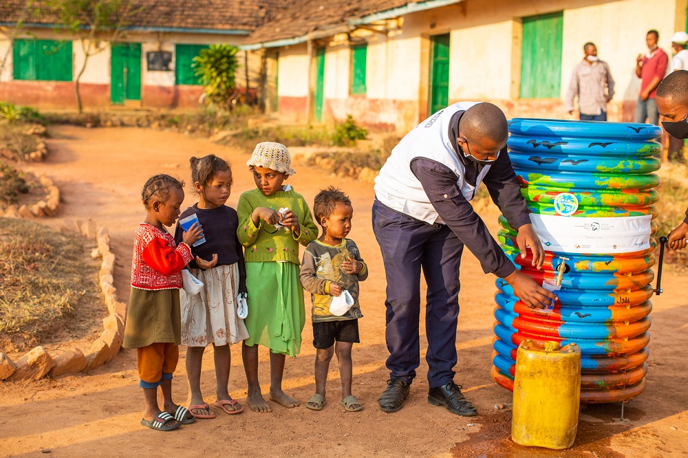 مبادرة “20 في 2020” تساهم في تحسين جودة المياه ضمن المجتمعات الريفية بمدغشقر