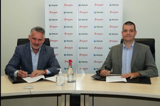 توقيع اتفاقية شراكة استراتيجية بين شركة متلايف وبنك رأس الخيمة الوطني