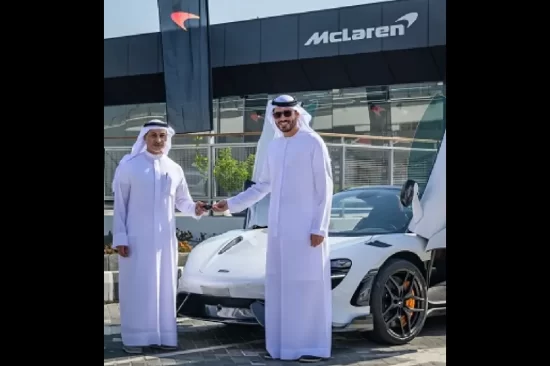 McLaren دبي تنطلق نحو أبعاد جديدة من الريادة من خلال إتمام تسليم أول سيارة من طراز McLaren 765LT Spider في الإمارات العربية المتحدة
