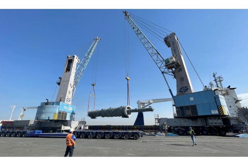 UAE based Gulftainer unloaded a 121 ton, 35m-long vacuum unit in Iraq