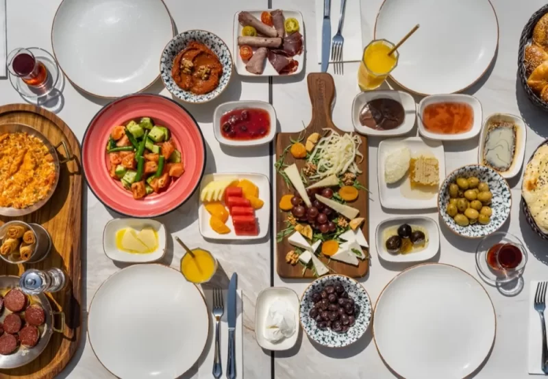 مطعم روبي يقدم وجبات تركية شهية للإفطار والسحور وطوال اليوم خلال شهر رمضان المبارك
