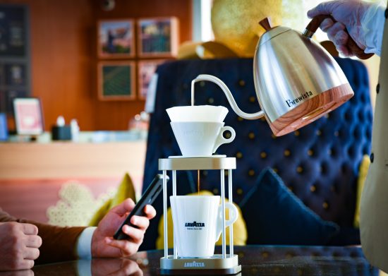 احتفلوا غداً بيوم القهوة العالمي مع أشهى أنواع القهوة المجانية والعديد من الهدايا الرائعة حصرياً في الخالدية بالاس ريحان من روتانا