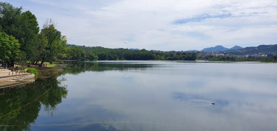 بحيرة تيرانا ملاذ للباحثين عن الراحة والاسترخاء
