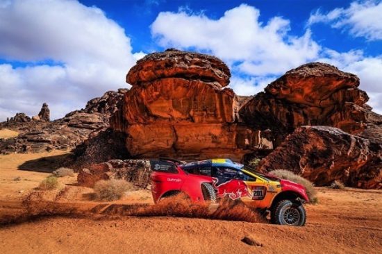 Loeb Plots Desert Challenge Raid in Record-breaking Hunter