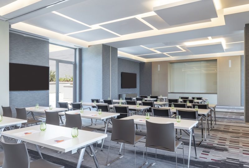 ألوفت خور دبي يقدم لضيوفه من رجال الأعمال والعاملين في الشركات مساحة اجتماع متعددة الأغراض
