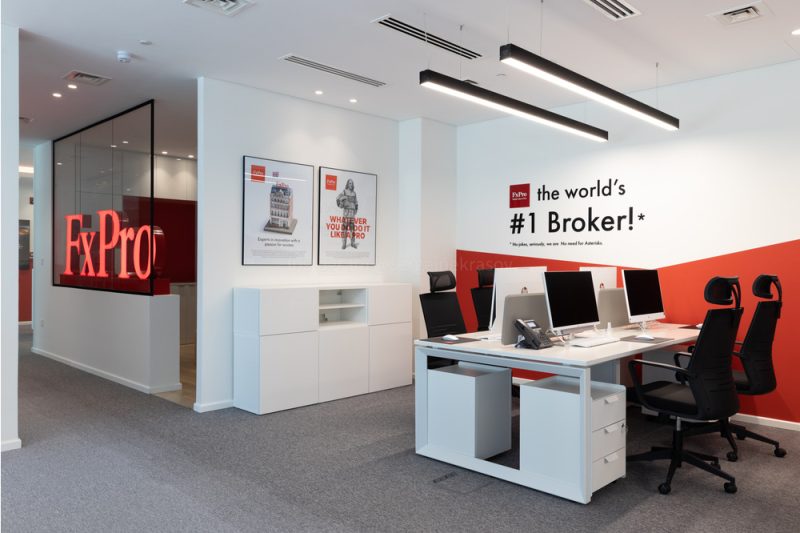 FxPro تنتقل إلى مكتبها الجديد في دبي، وبحوزتها جائزة"منصة التداول الأكثر ابتكارًا في الشرق الأوسط وشمال إفريقيا 2023"