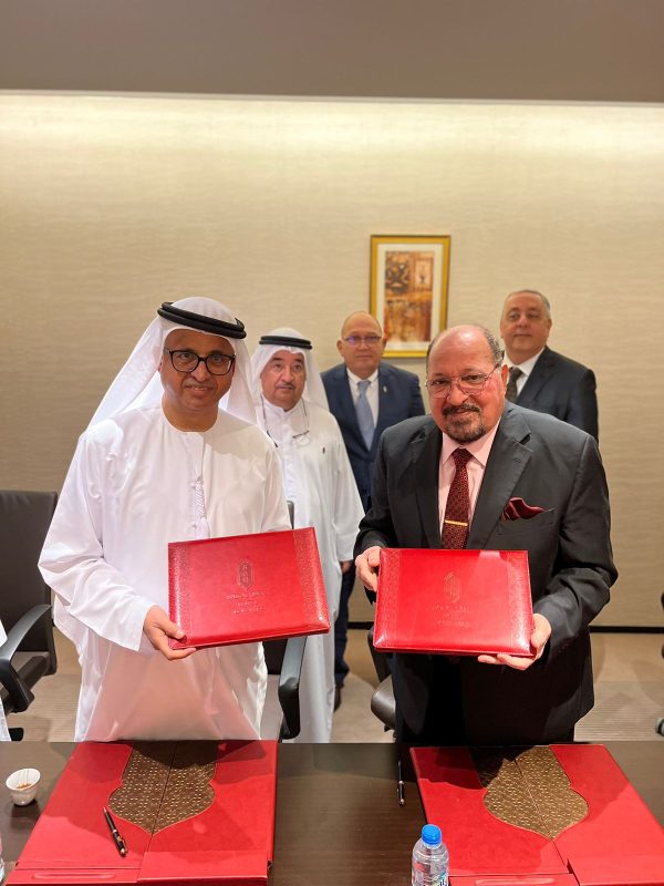 اتفاقية تعاون بين جمعية الصحفيين الإماراتية  وفندق “باب القصر”