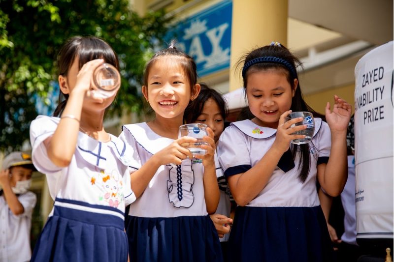 مبادرة “ما بعد 2020” التابعة لجائزة زايد للاستدامة تؤمّن المياه النظيفة لـ 10,000 شخص في فيتنام