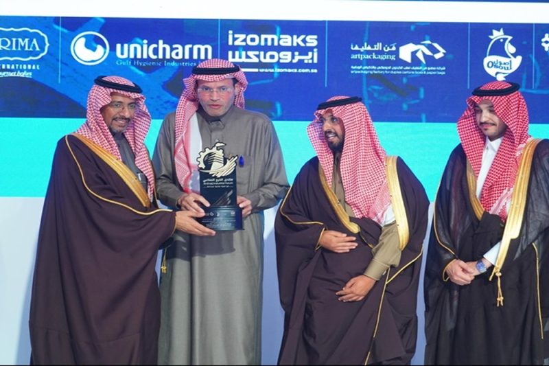 The Governor of Al-Kharj and the Minister of Industry and Mineral Resources honor Almarai for sponsoring the Al-Kharj Industrial Forum