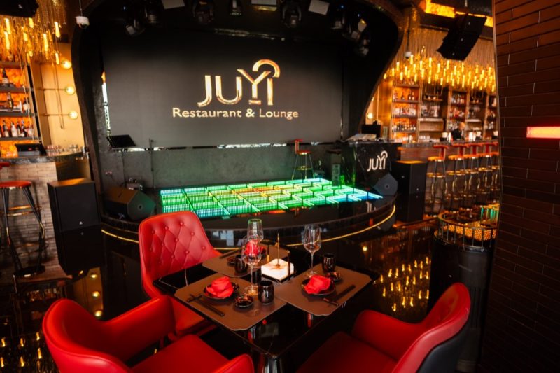 UYI Restaurant & Lounge opened its doors on April 20th at the esteemed Paramount Hotel Business Bay, introducing a captivating twist to 