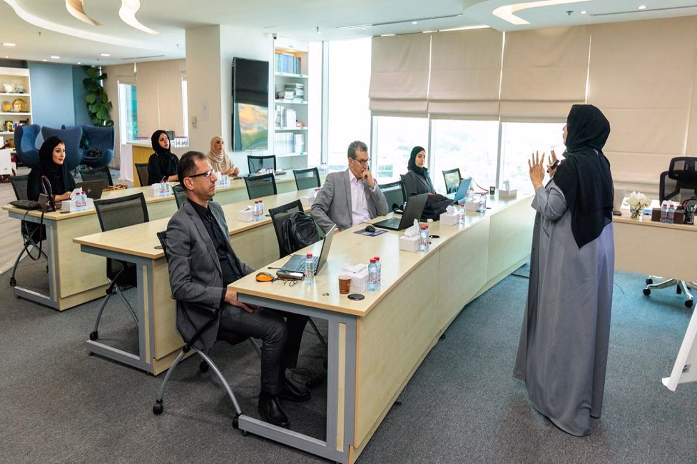 مؤسسة حمدان بن راشد آل مكتوم تُنفّذ برامج تدريبية متخصصة ضمن نموذج حمدان EFQM التعليمي