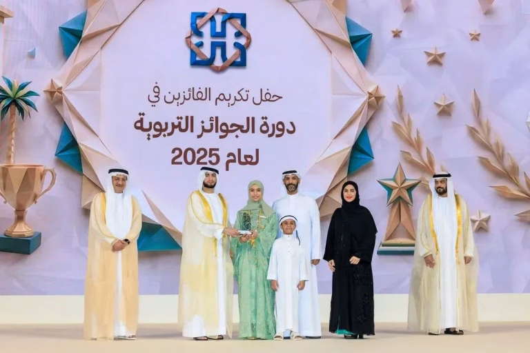 راشد بن حمدان آل مكتوم يكرّم 71 فائزاً في الجوائزالتربوية المحلية والإقليمية والعالمية لمؤسسة حمدان بن راشد آل مكتوم